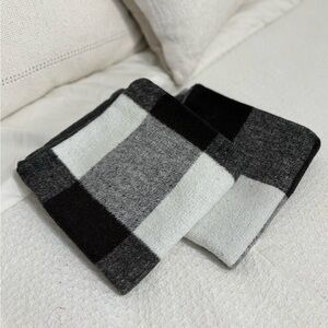 Black and Gray Plaid Pillow Cover Set